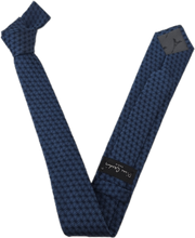 Carregar imagem no visualizador da galeria, GRAVATA SLIM PIERRE CARDIN AZUL JEANS COM PADRÃO AZUL MARINHO MICROFIBRA JACQUARD DE POLIÉSTER

