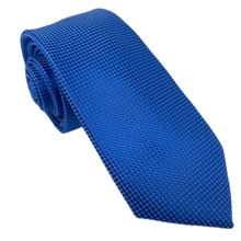 Carregar imagem no visualizador da galeria, GRAVATA SLIM PIERRE CARDIN AZUL COBALTO COM PADRÃO QUADRICULADA JACQUARD DE POLIESTER
